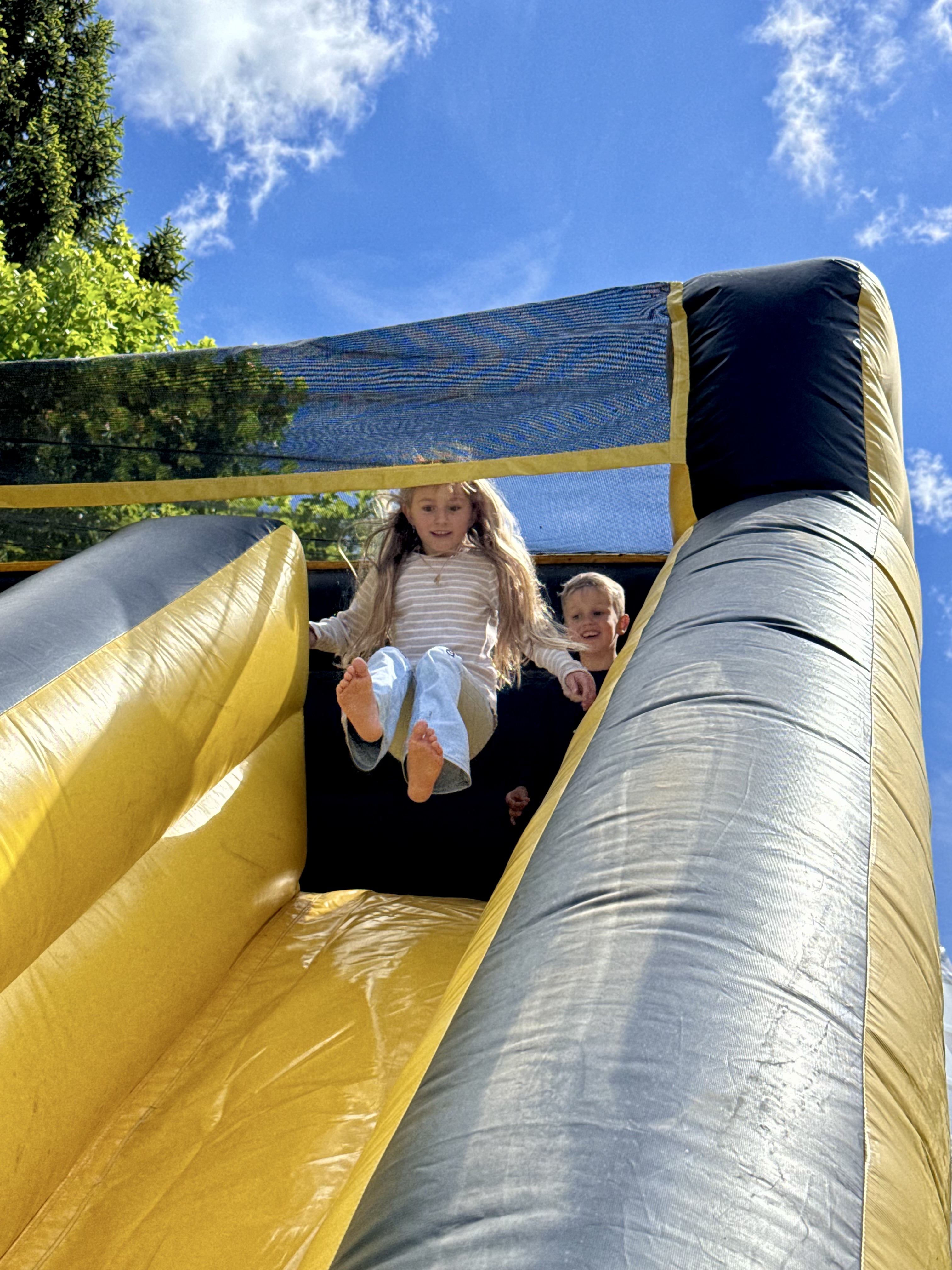 Spielplatz mit Hüpfburg